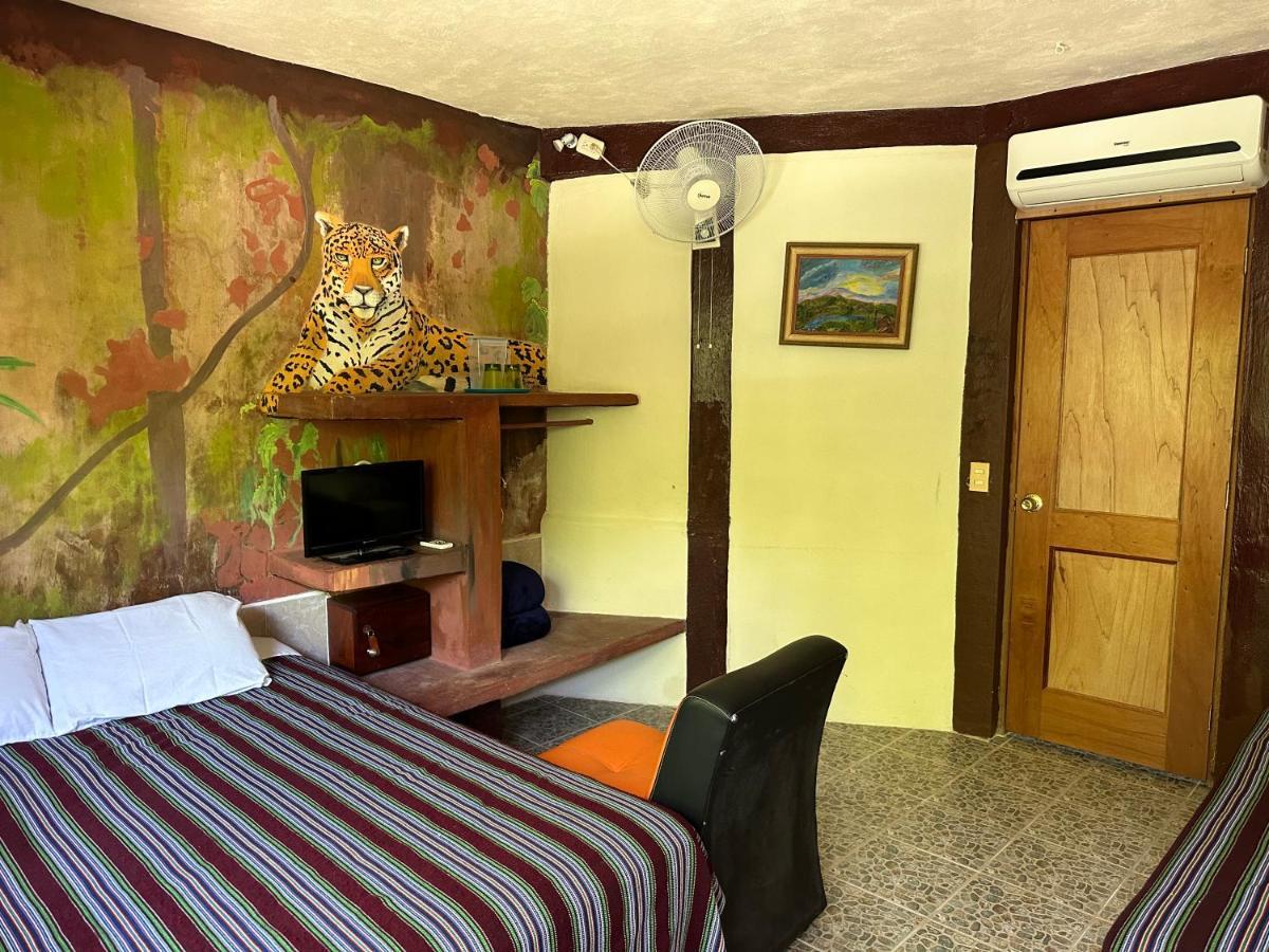 פלורס Zapote Tree Inn מראה חיצוני תמונה