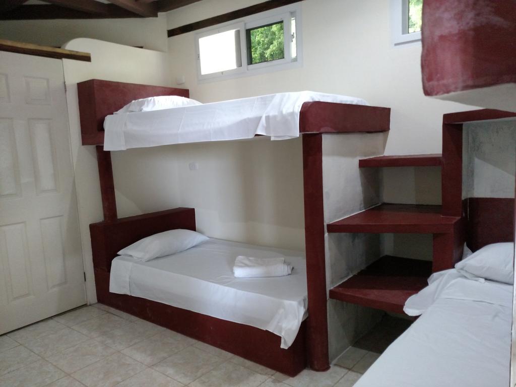 פלורס Zapote Tree Inn מראה חיצוני תמונה