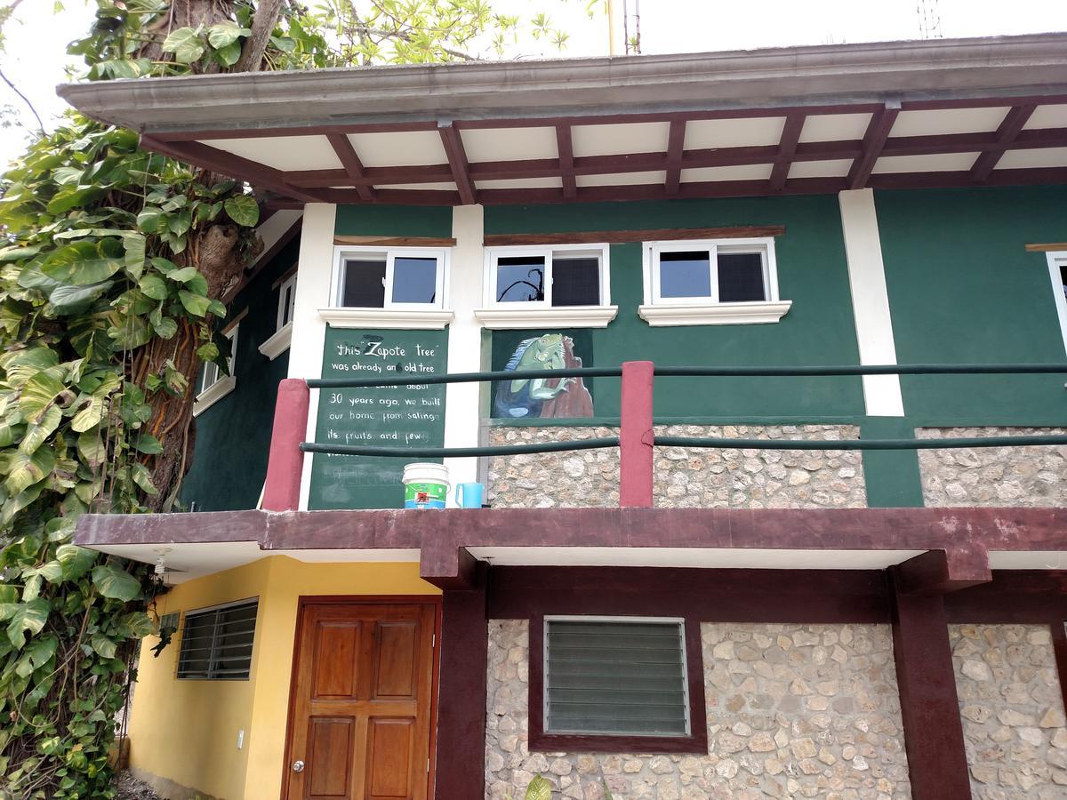 פלורס Zapote Tree Inn מראה חיצוני תמונה