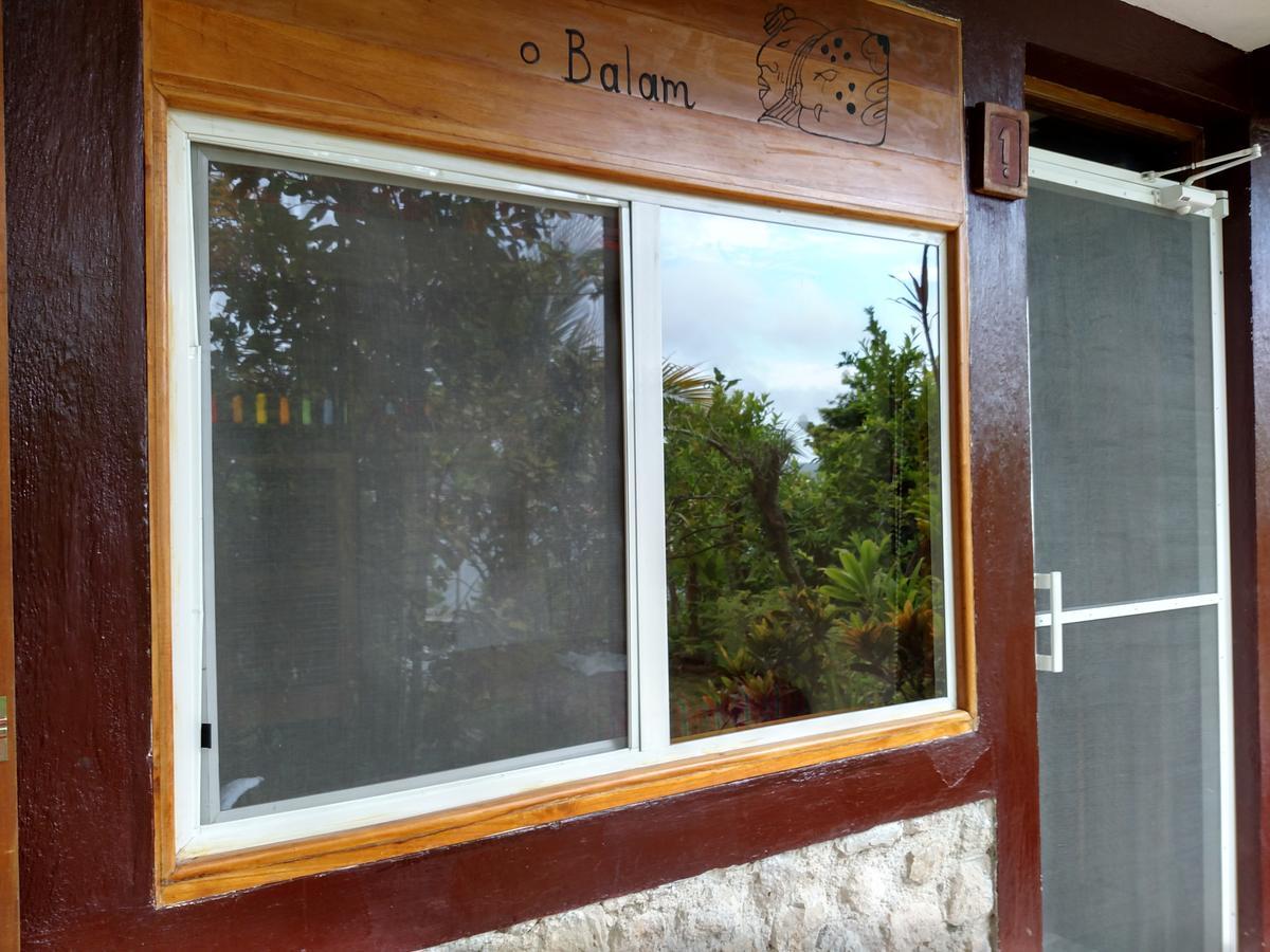 פלורס Zapote Tree Inn מראה חיצוני תמונה