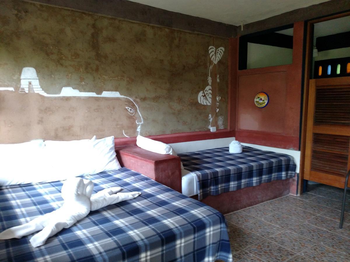 פלורס Zapote Tree Inn מראה חיצוני תמונה
